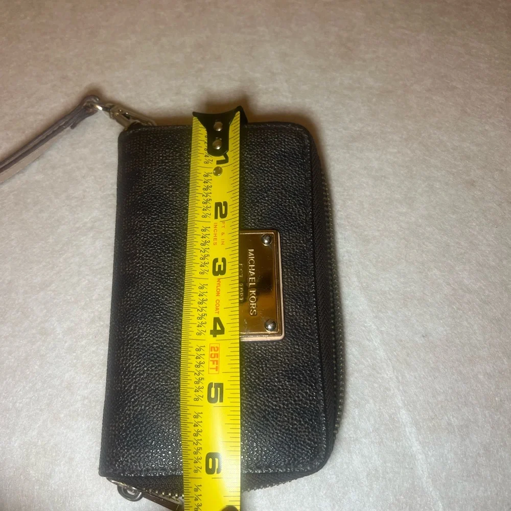 Michael Kors‎ Black and Gold Wristlet